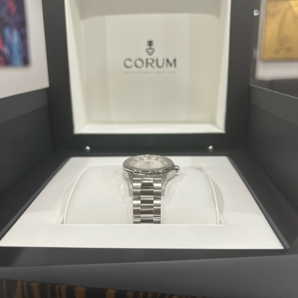 Corum Admiral Legend 32 Women's - Picture 5 of 11